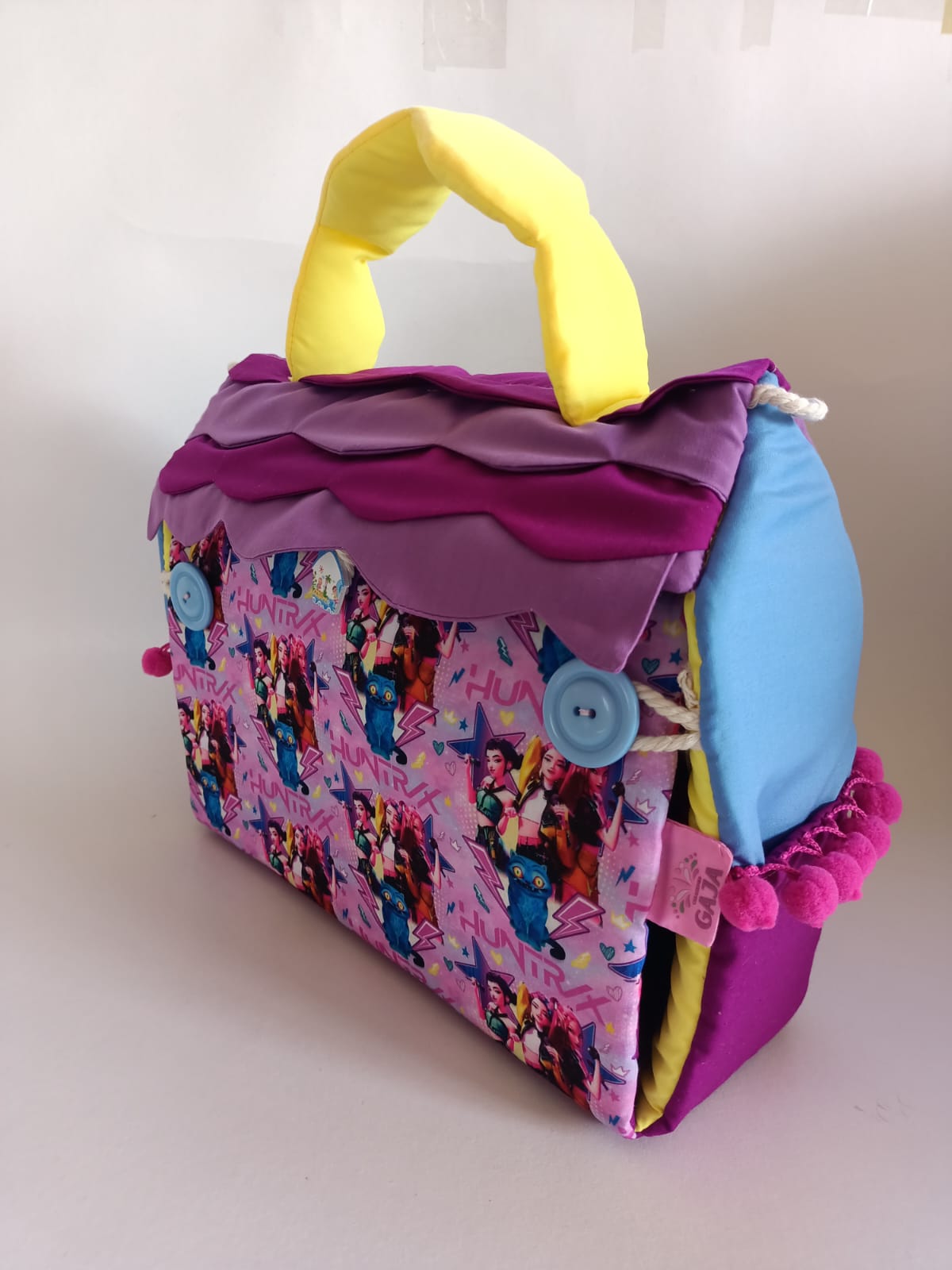 bolso casita de tela edición especial huntrix colors